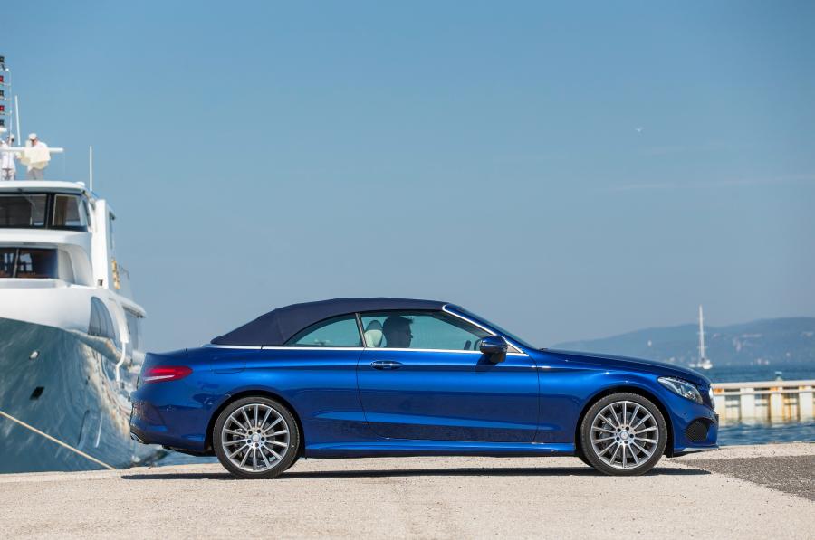  Mercedes-Benz C400 4Matic Cabriolet AMG Line 2016 года  (фото 27 из 30)